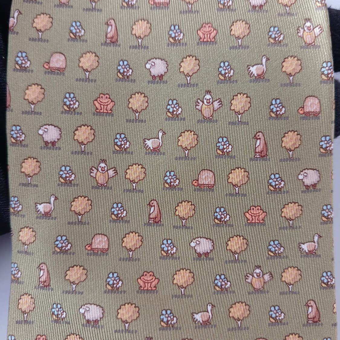 페라가모 실크 연두 멀티 모티브 넥타이 9.1cm A+등급 A19495
 상품이미지7