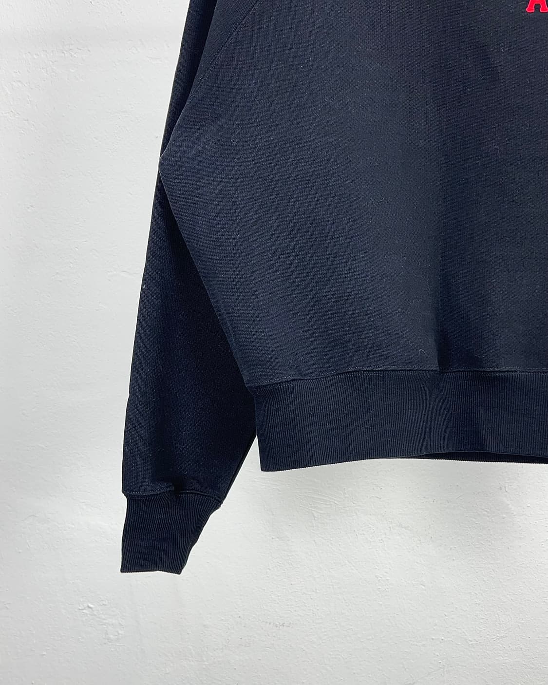 아미 21ss 블랙 스몰 하트로고 크루넥 스웨트 셔츠 상품이미지4