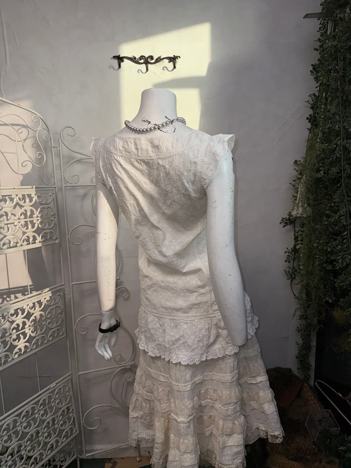 Ivory floral embroid punching lace bl 상품이미지5