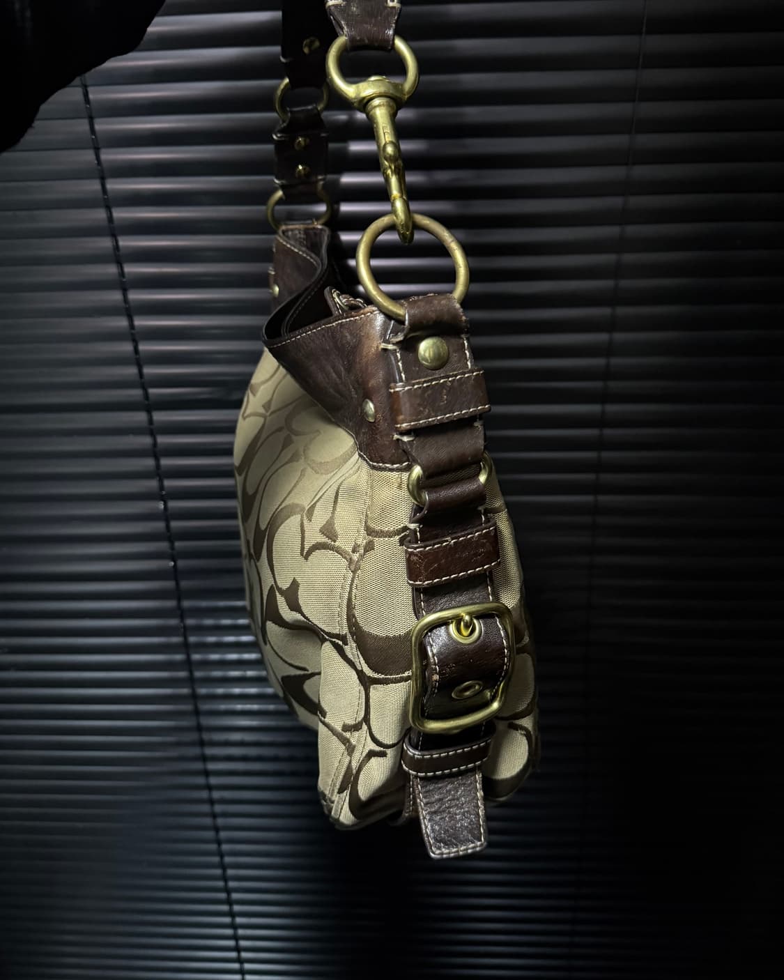 코치 브라운 갈색 가죽 캔버스 로고 버클 고리 숄더백 토드백 가방 웨스턴 상품이미지5