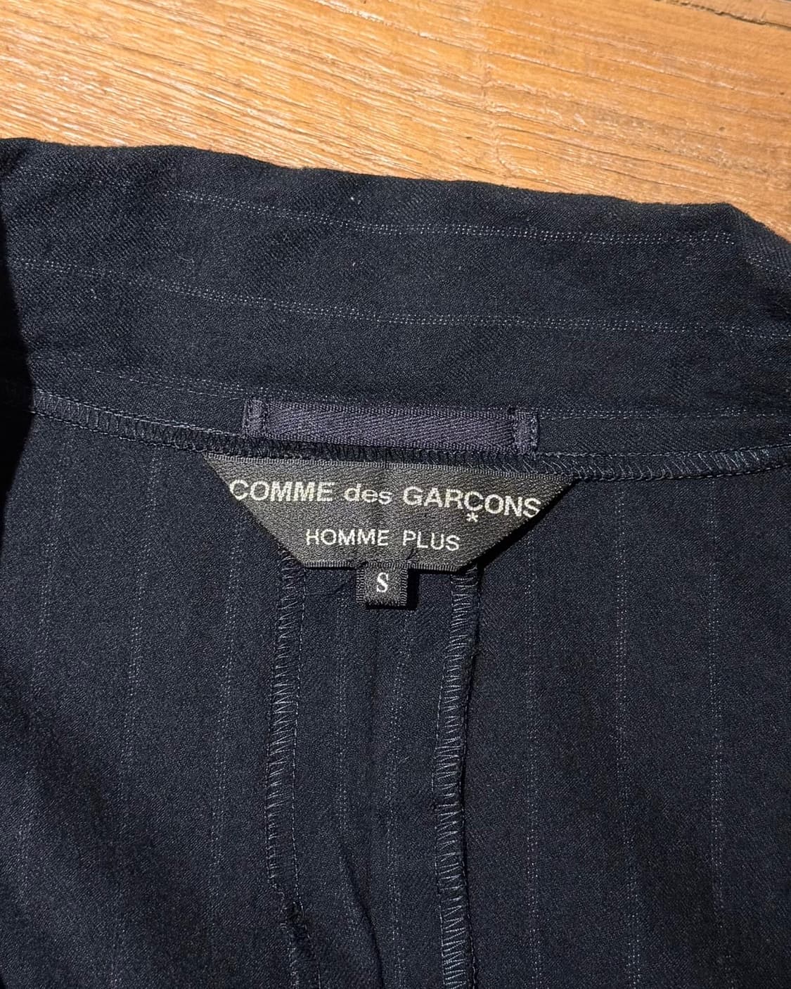 꼼데가르송 옴므 플러스 블랙 컬러 엣지 자켓 상품이미지7