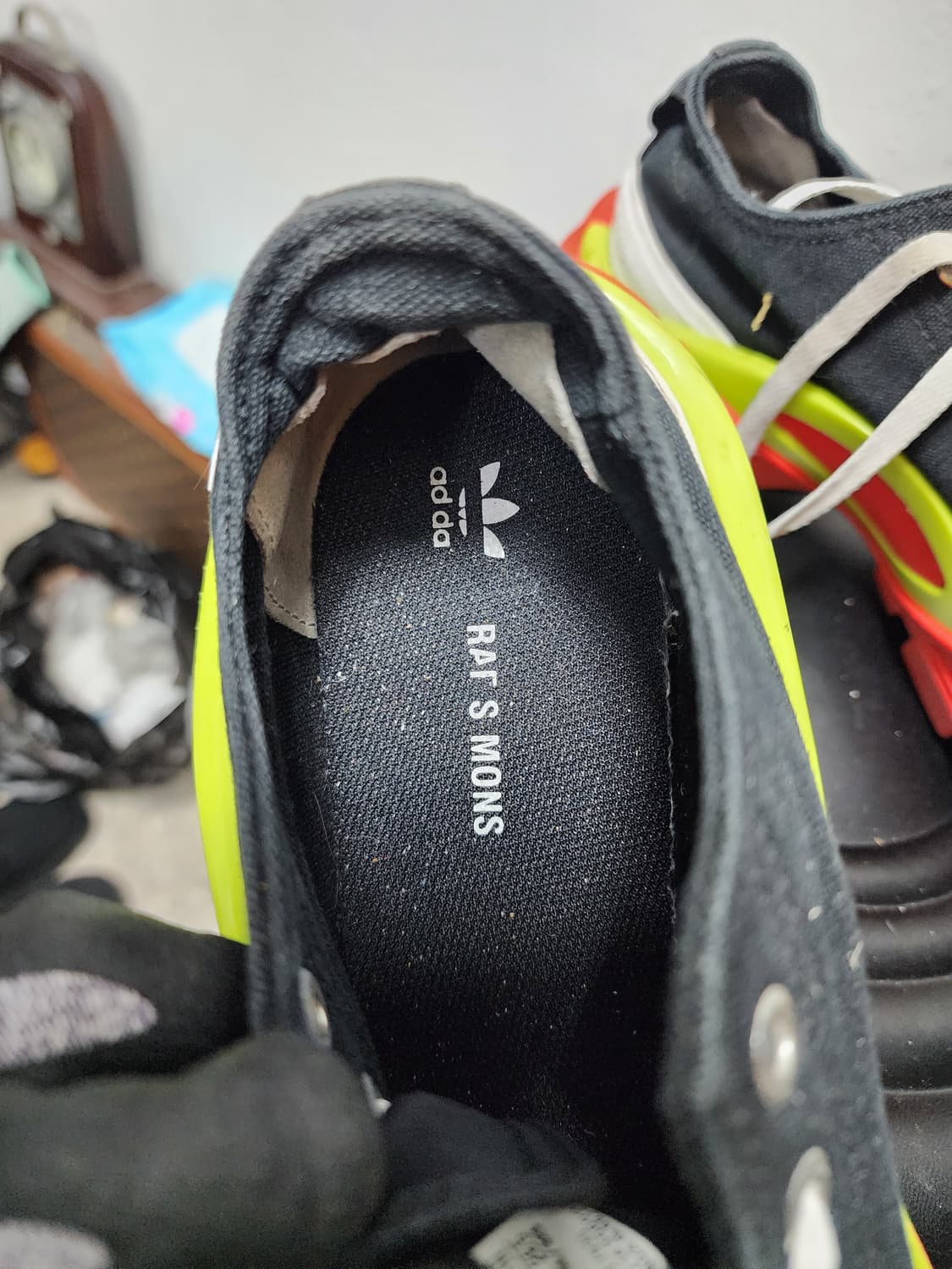 아디다스 x 라프시몬스 디트로이트 오즈위고 스니커즈 상품이미지6