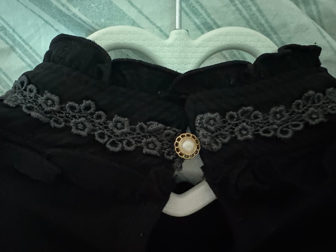 엑시즈팜 공겜여주 프릴 블라우스 상품이미지2