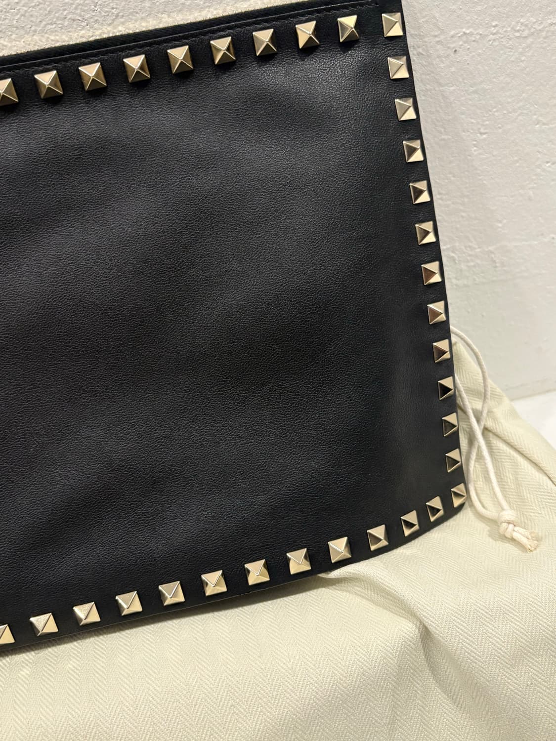 Valentino 발렌티노 락스터드 클러치백 상품이미지4