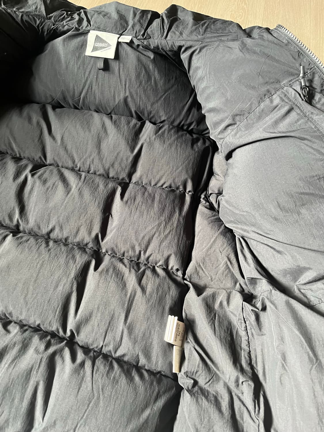 GRAMICCI X and wander 콜라보 패딩 블랙_L 상품이미지3