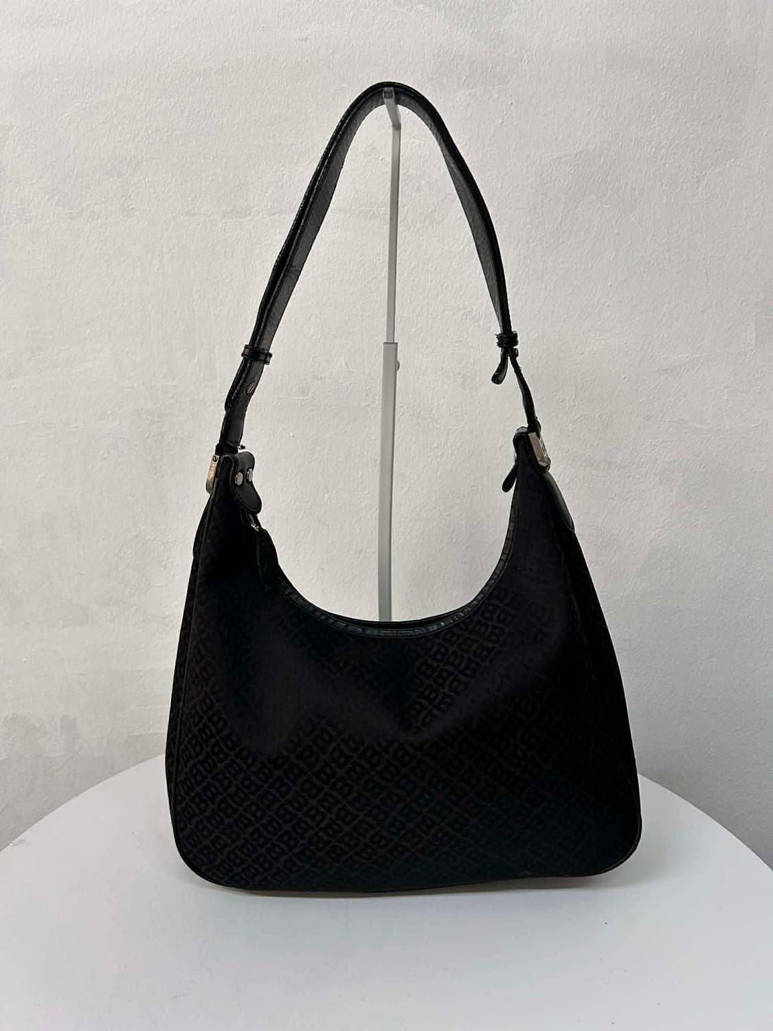 발렌시아가 BB모노그램 아카이브 숄더 토트백 상품이미지4