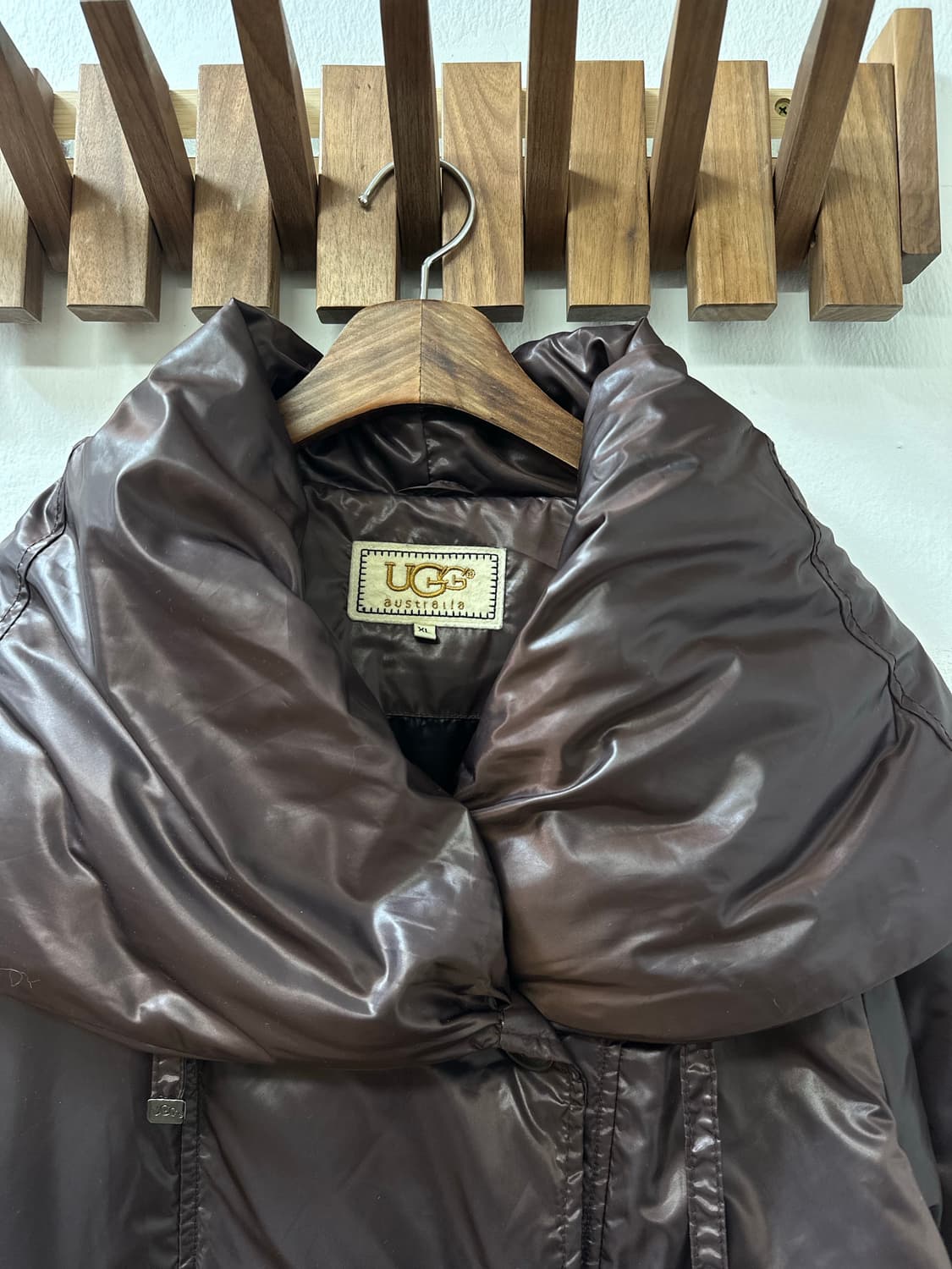 드라이완료 Ugg Australia 어그 와이드 구스 카라 더블버튼 패딩 상품이미지4