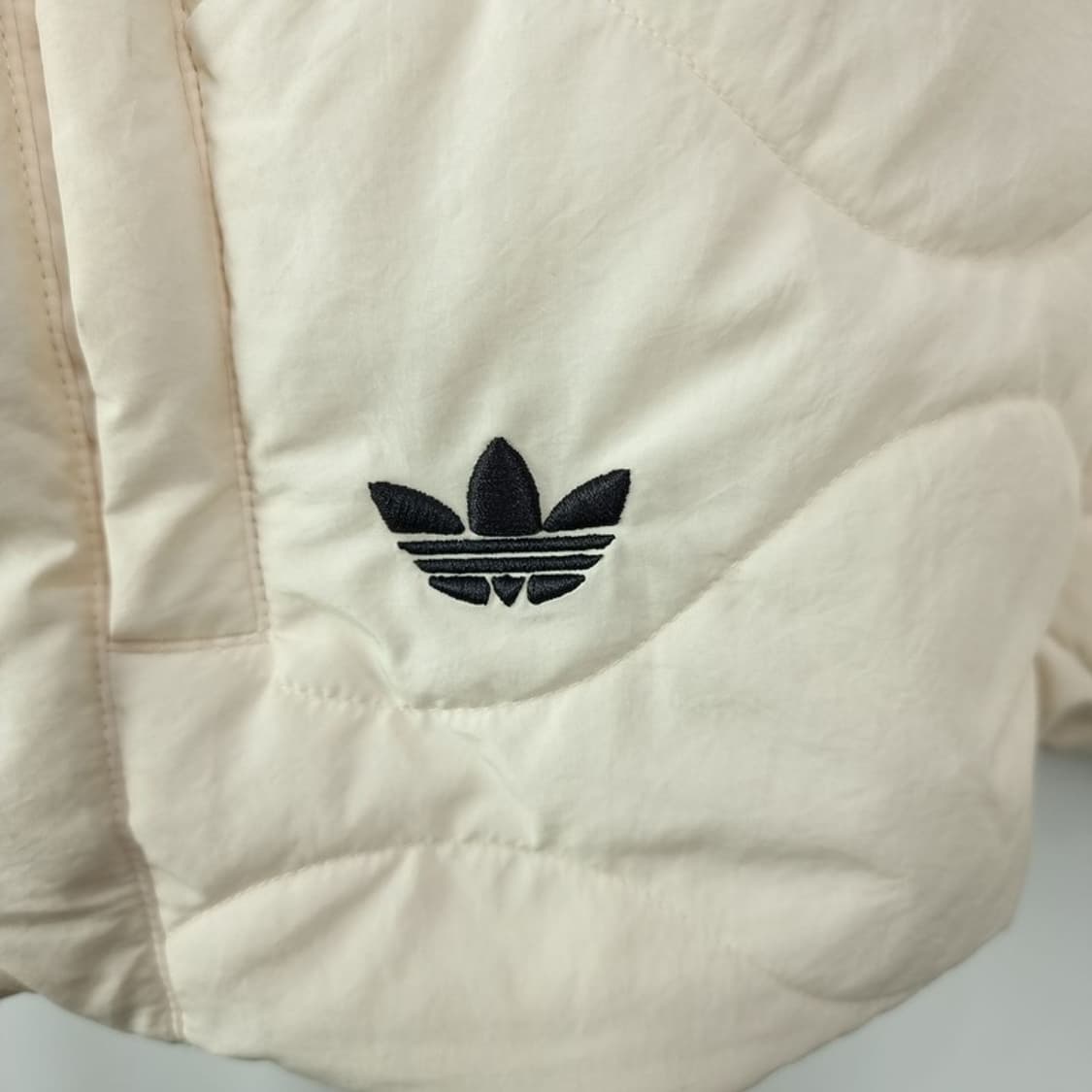 [아디다스] 불꽃 로고 자수 퀼팅 퀄팅 자켓 아이보리 M19727 상품이미지6