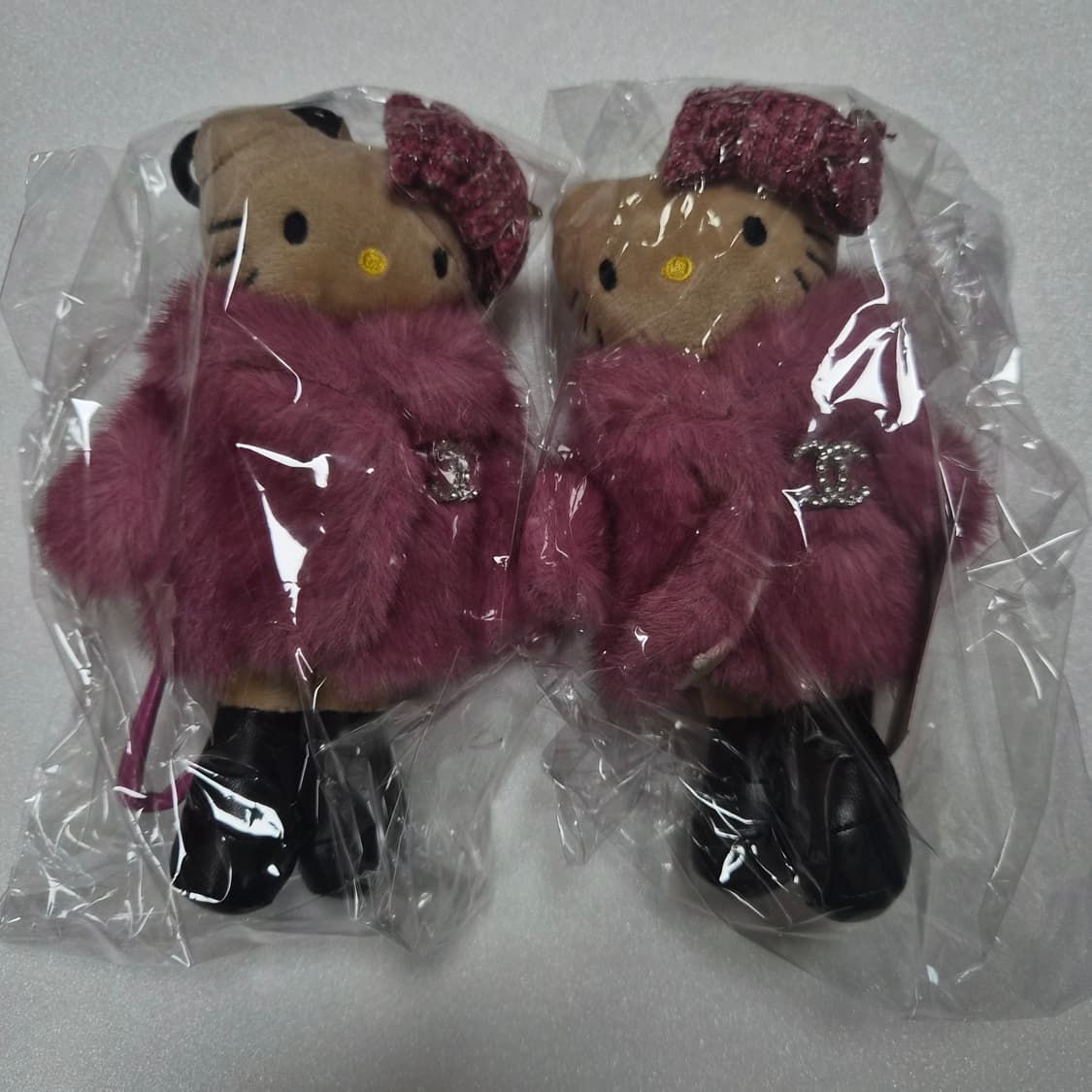 헬로키티 롱다리 퍼코트 키링 상품이미지1