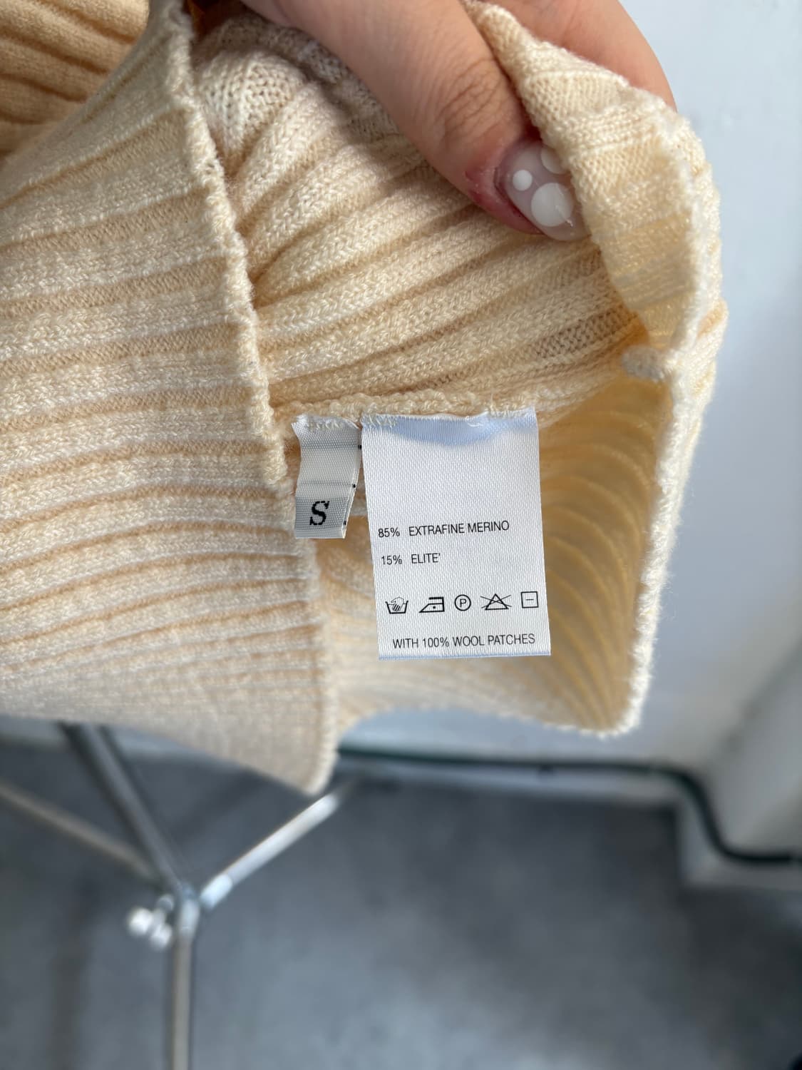 Burberry 버버리 아이보리 노바체크 패치 니트 집업 상품이미지7