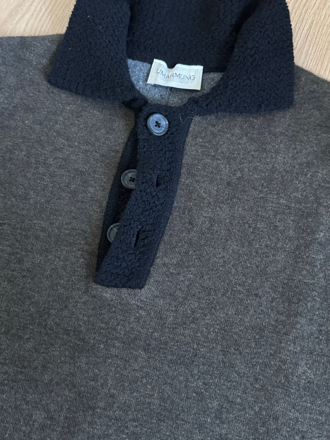 우마뭉 블루 폭스 믹스 스티치 칼라 니트 팔아요! 상품이미지6