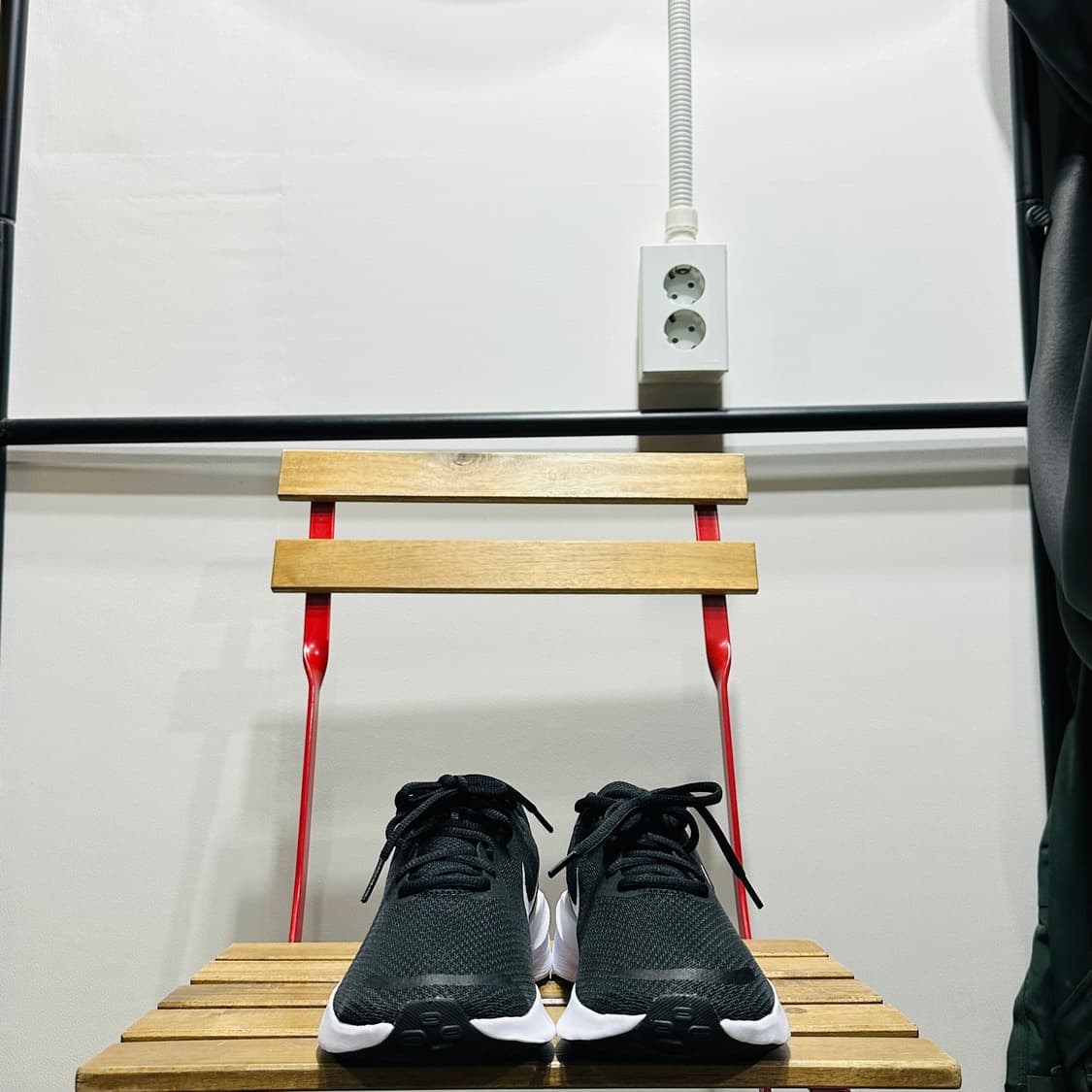 250) 나이키 런닝화 남녀공용 운동화 레볼루션 7 블랙 화이트 상품이미지2