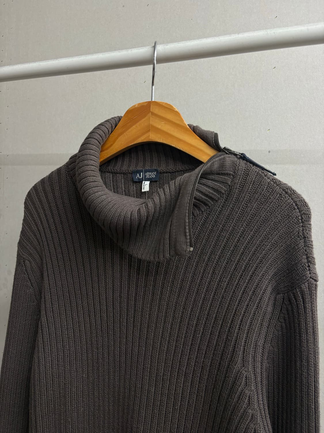 아르마니 하이넥 슬리브 니트 상품이미지1
