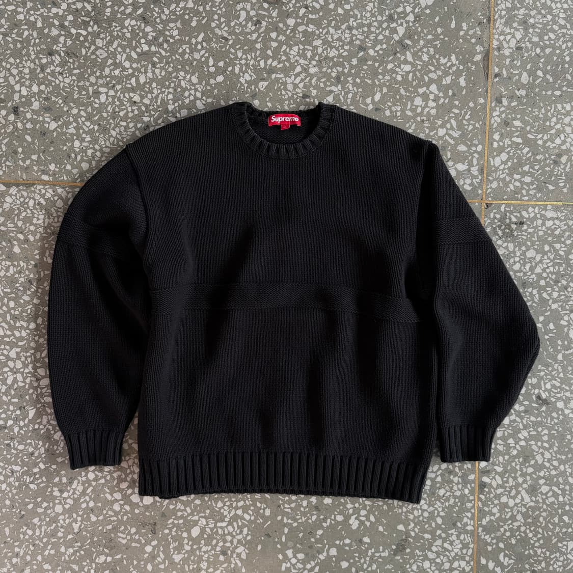 슈프림 토널 아플리케 스웨터 - 25ss 상품이미지1