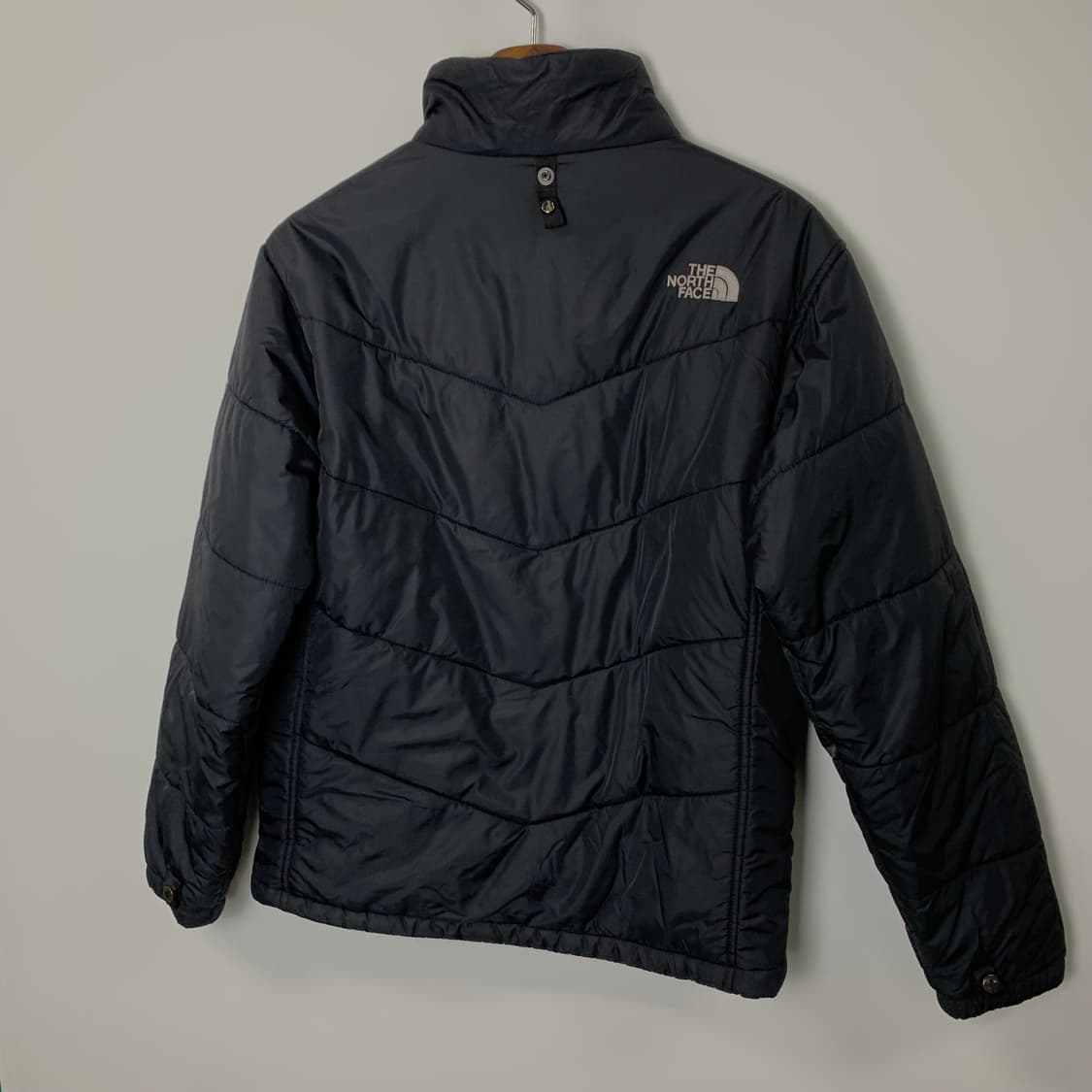 노스페이스 자수로고 블랙 경량 패딩 상품이미지3
