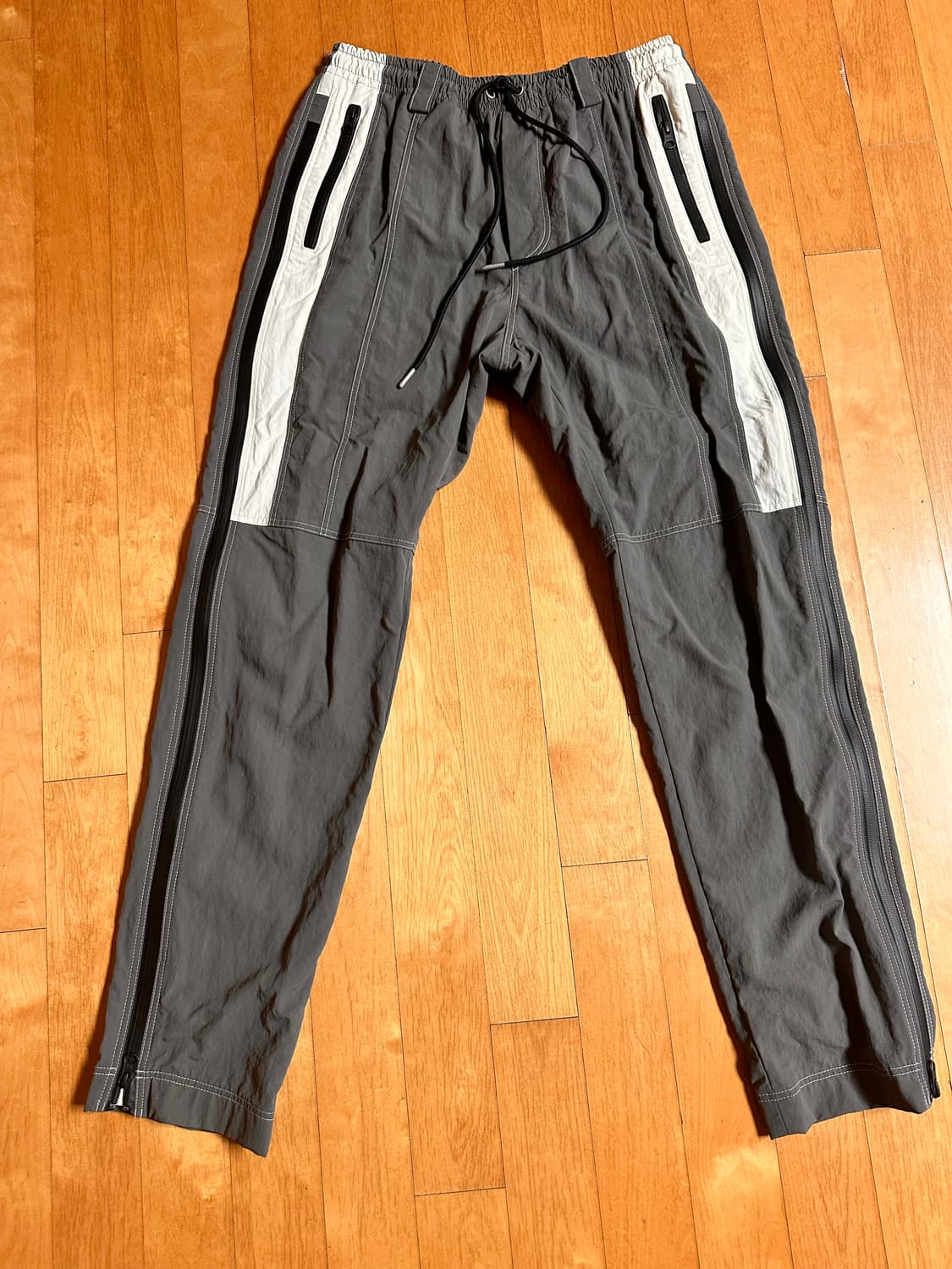 KI MYUNG 사이드 집업 나일론 팬츠 카키그레이 기명 상품이미지2