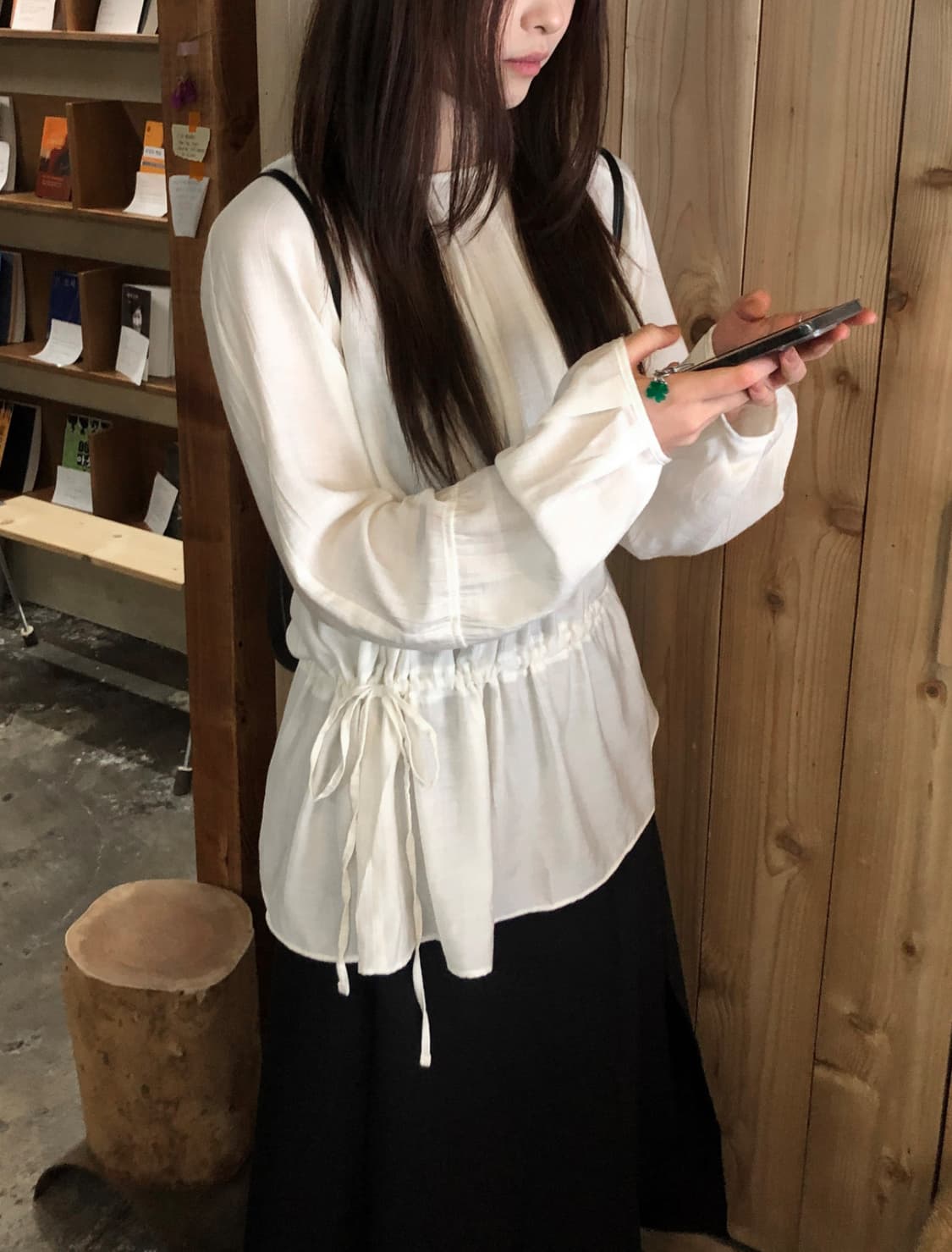 릴리 스트랩 블라우스 상품이미지2