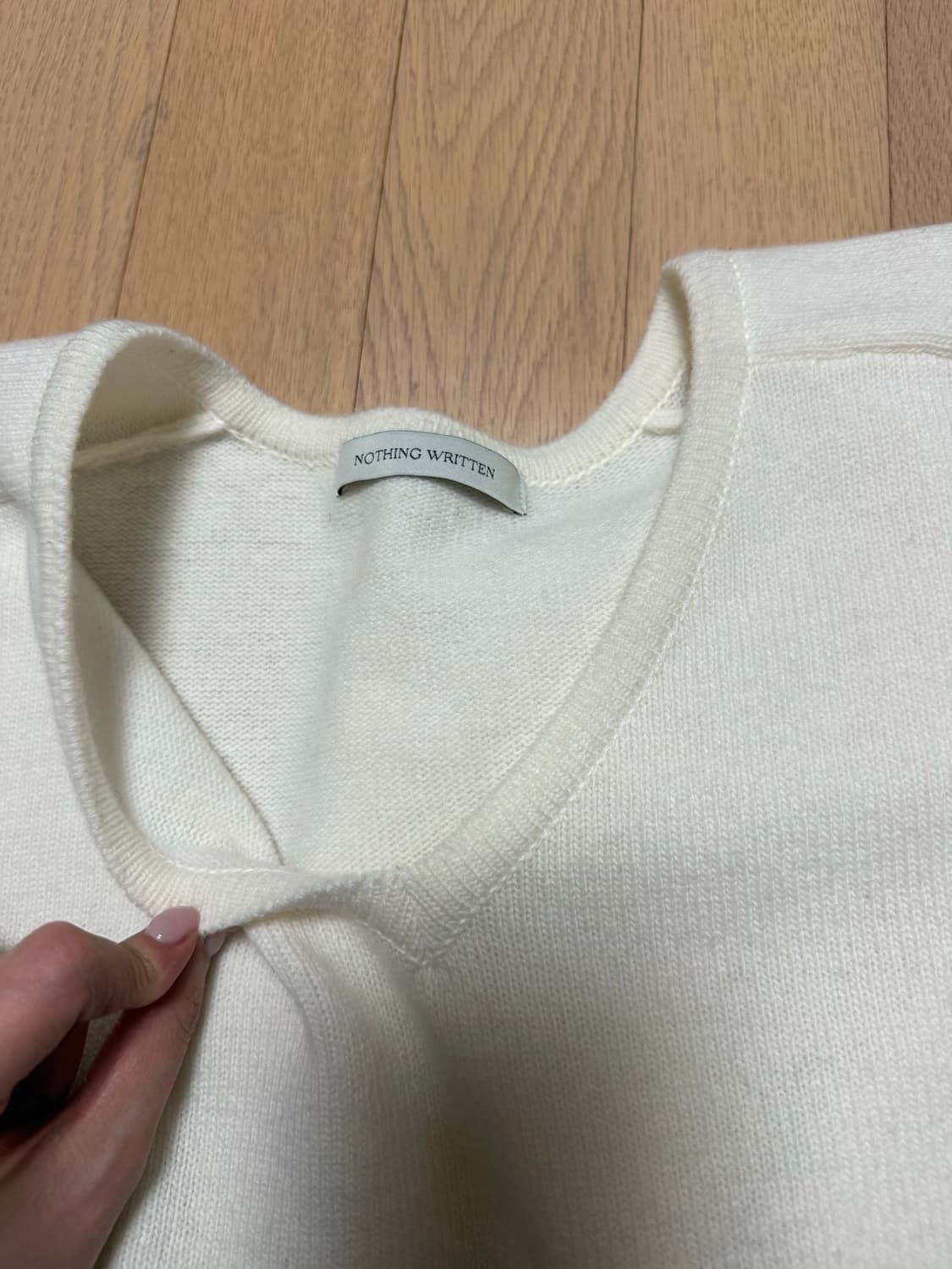 낫띵리튼 니트 Carna v-neck pullover 상품이미지2