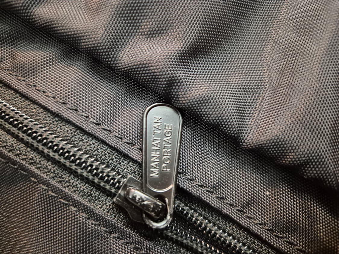 디스이즈네버댓 맨하탄포티지 블랙 크로스백 상품이미지6