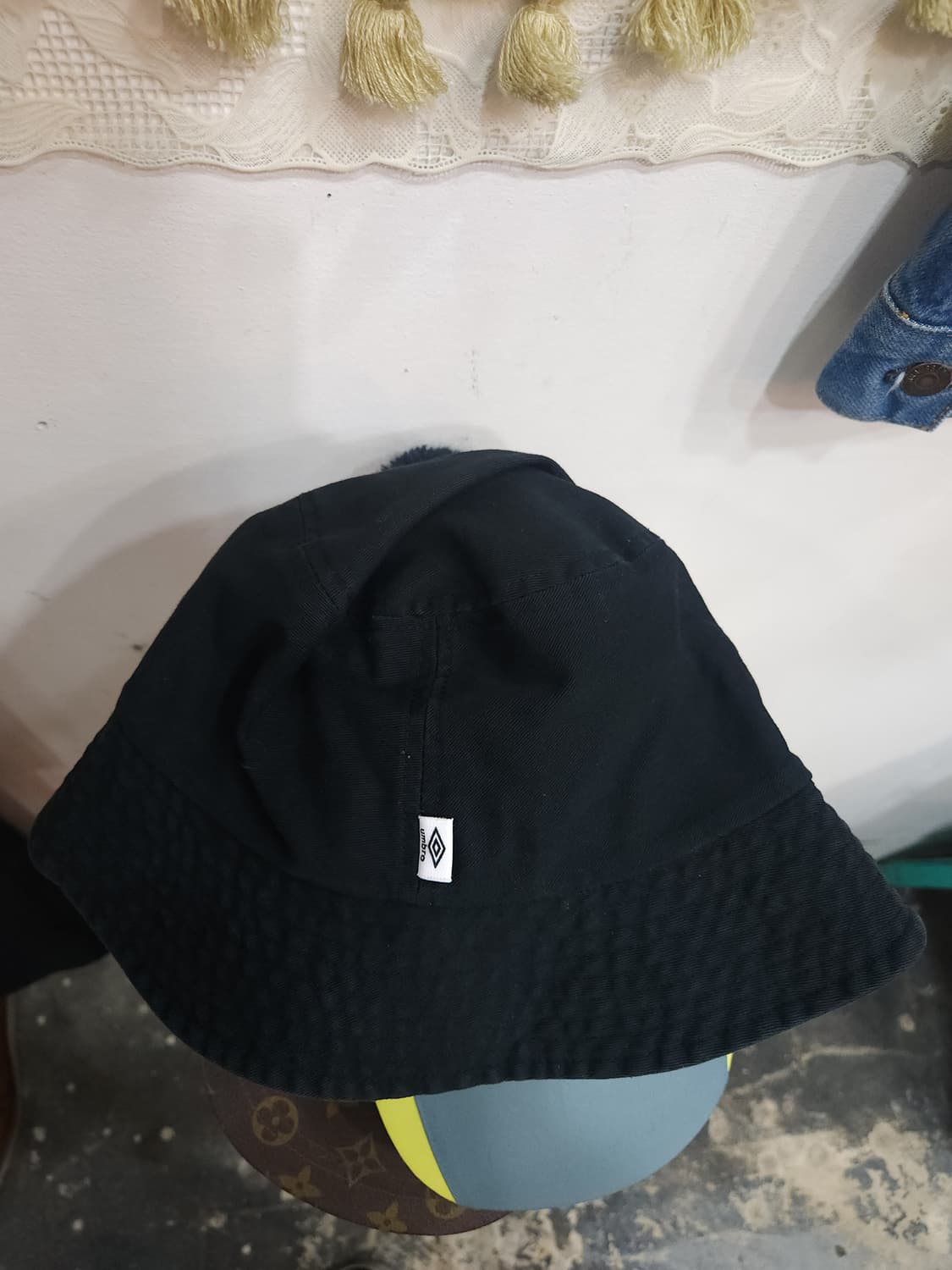 엄브로 블랙 미니 자수로고 버킷햇

 상품이미지3