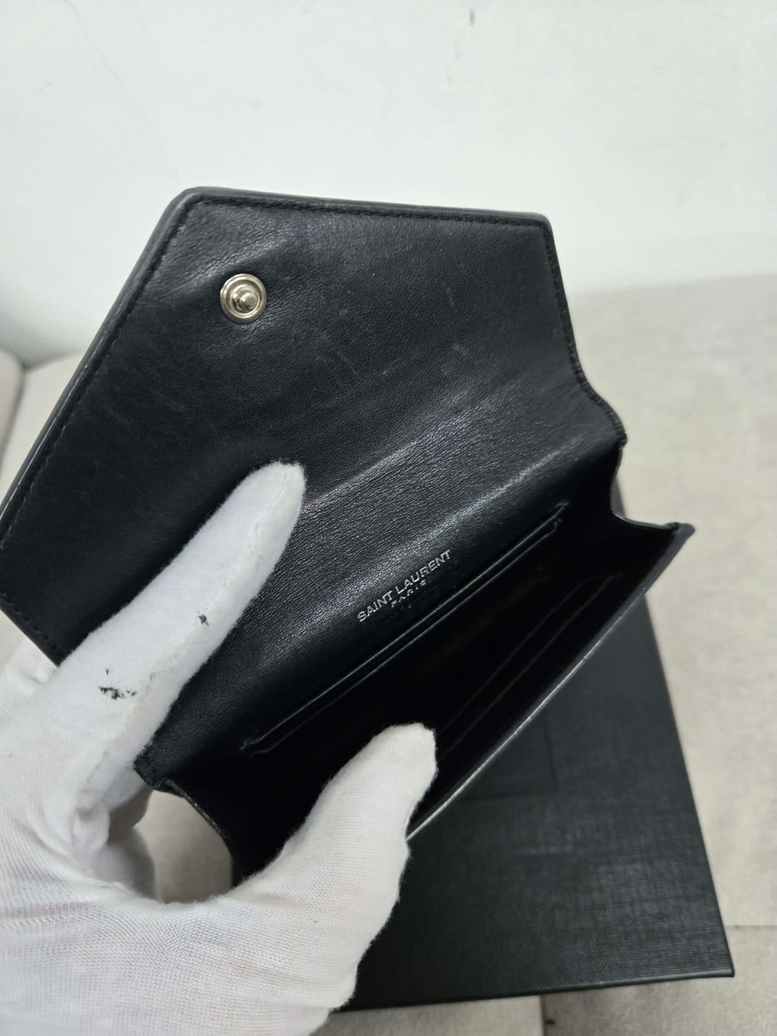 [보증서 정품]입생로랑 엔벨로프 크로커다일 카드지갑 상품이미지2