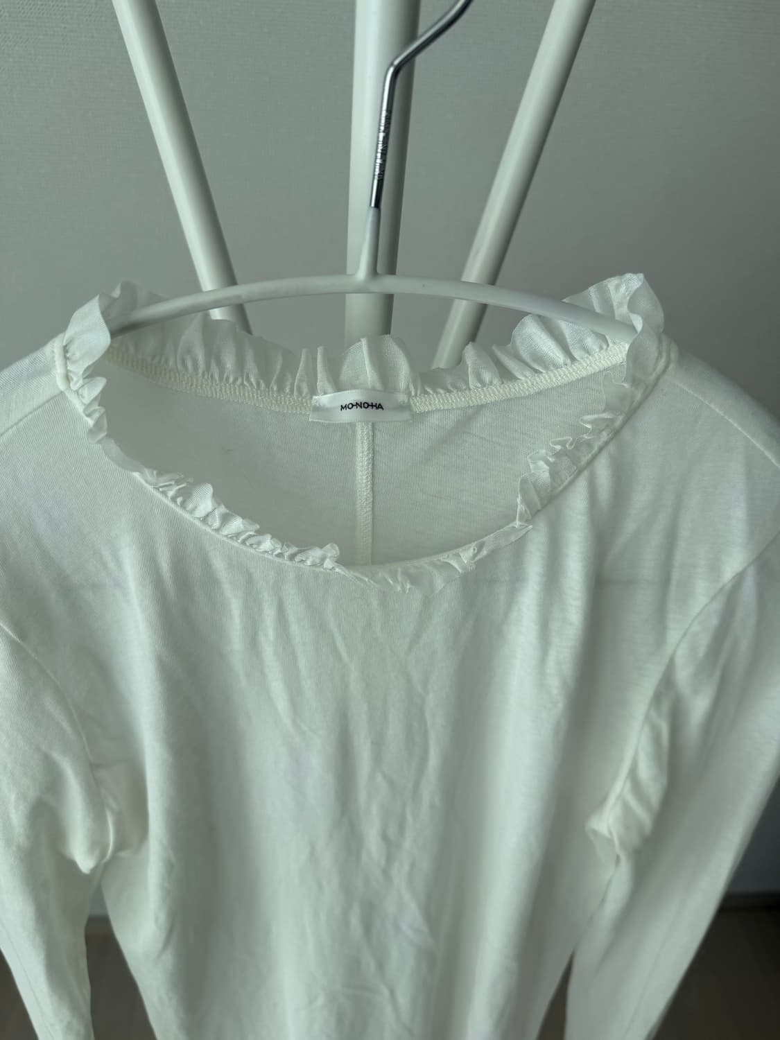 모노하 러플넥 티셔츠 상품이미지4