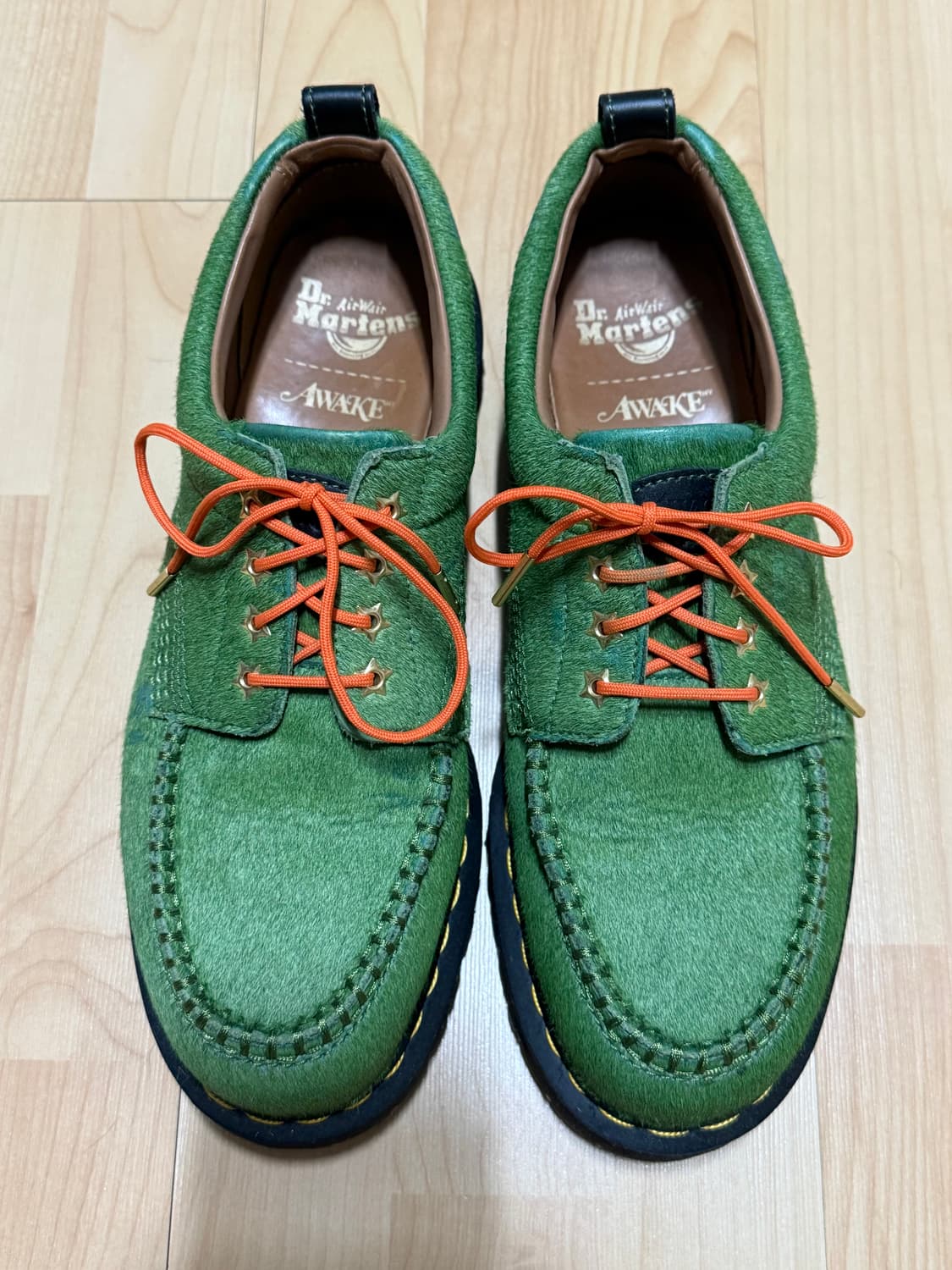 닥터마틴 x 어웨이크 NY 로웰 헤어 온 레더 목 토 슈즈 상품이미지1