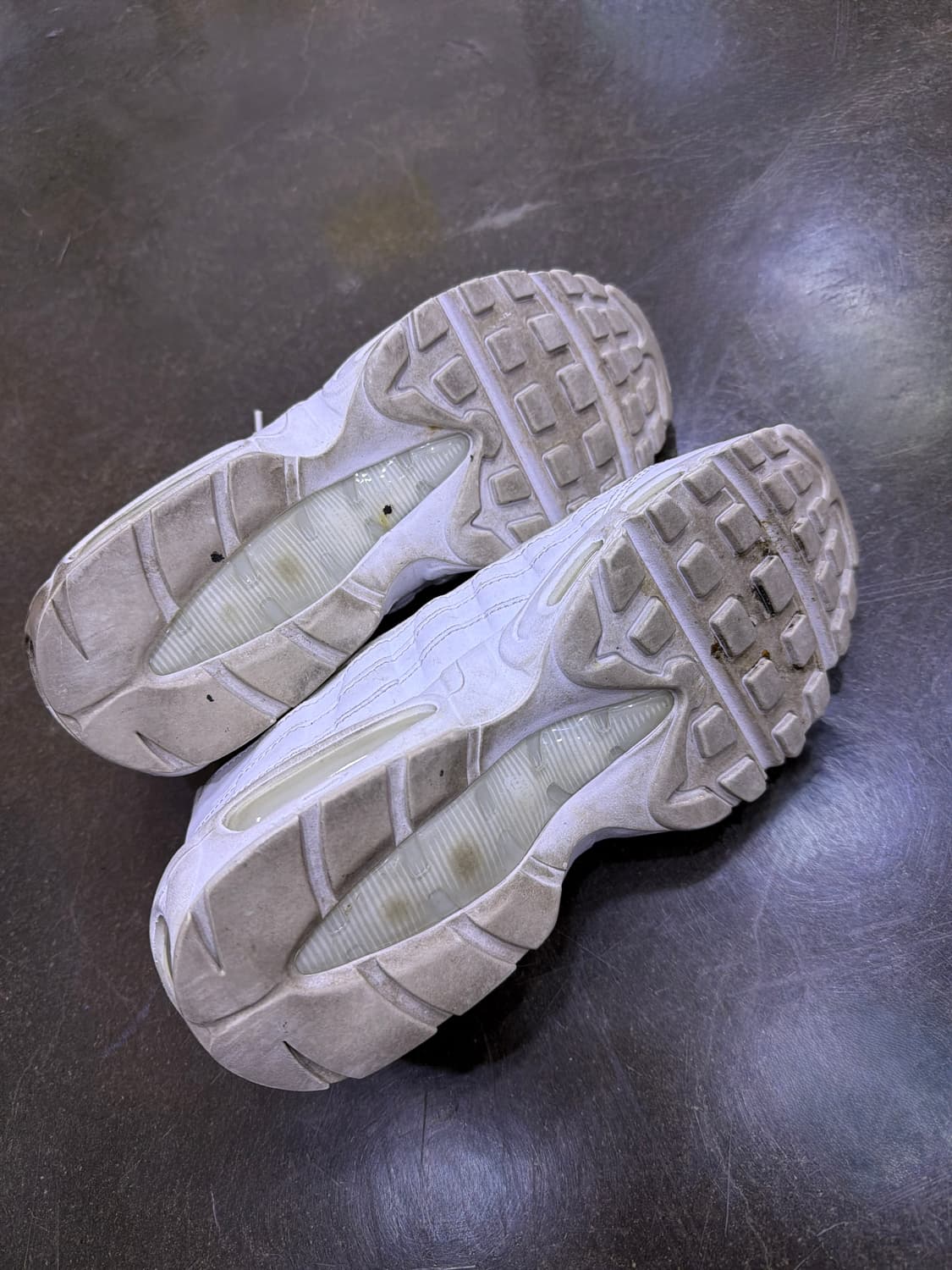 나이키 에어맥스95 에센셜 트리플화이트 슈즈 260 상품이미지9