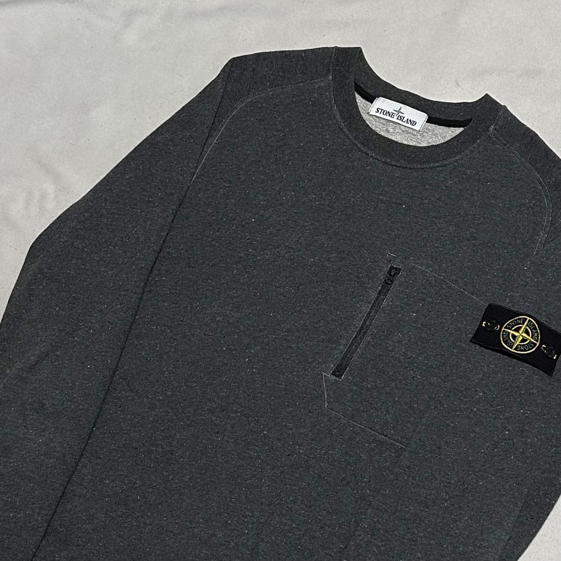 95 스톤아일랜드 챠콜 그레이 포켓 맨투맨  상품이미지1