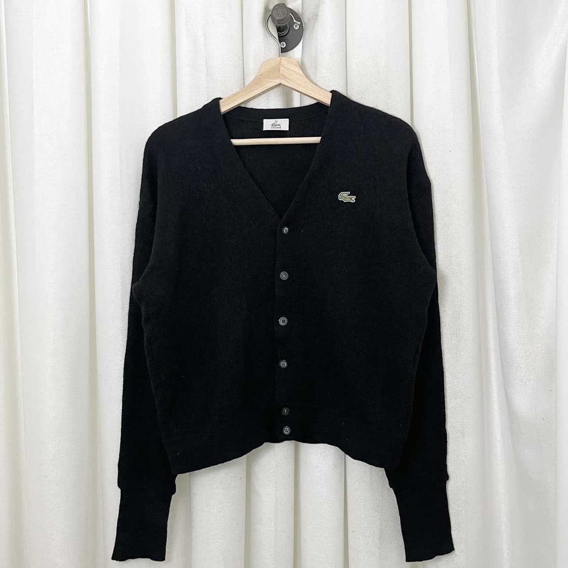 라코스테 블랙 자수로고 브이넥 가디건 상품이미지1