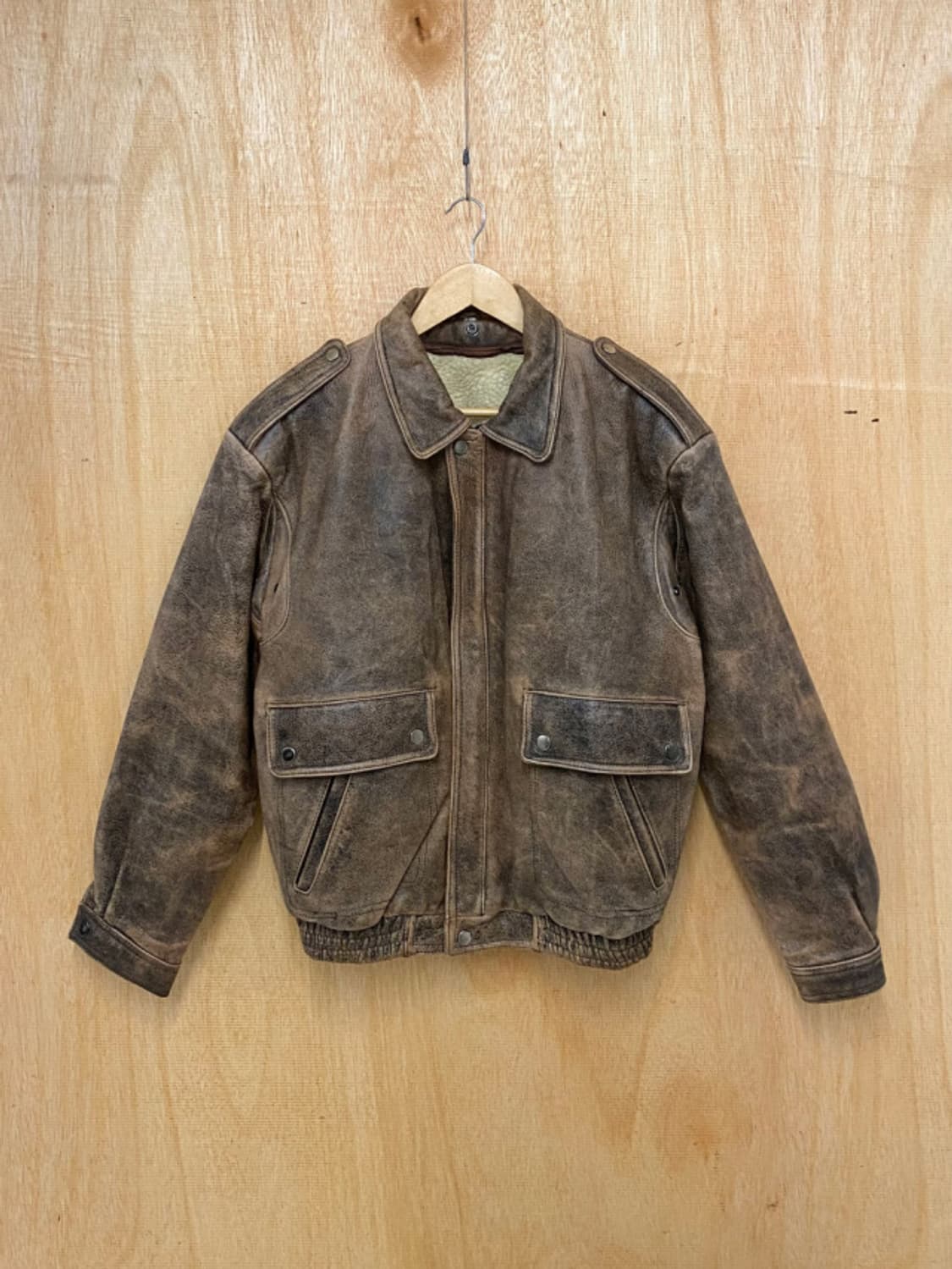 VTG hard faded leather flight jacket 상품이미지4