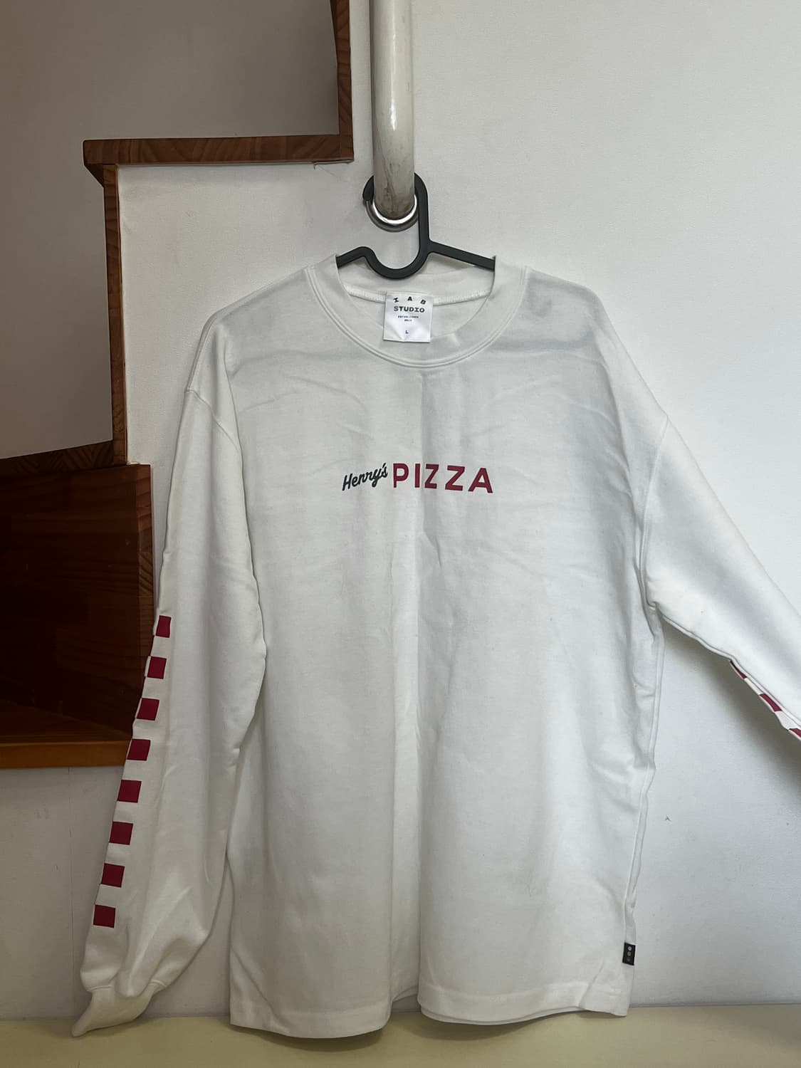 IAB 스튜디오 X Henrys Pizza 티셔츠 상품이미지3