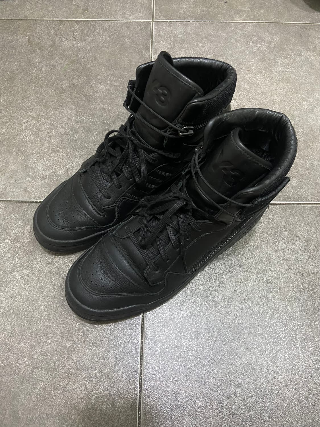 Y-3 아디다스 사선 지퍼 포럼 하이 탑 트리플 블랙 상품이미지2