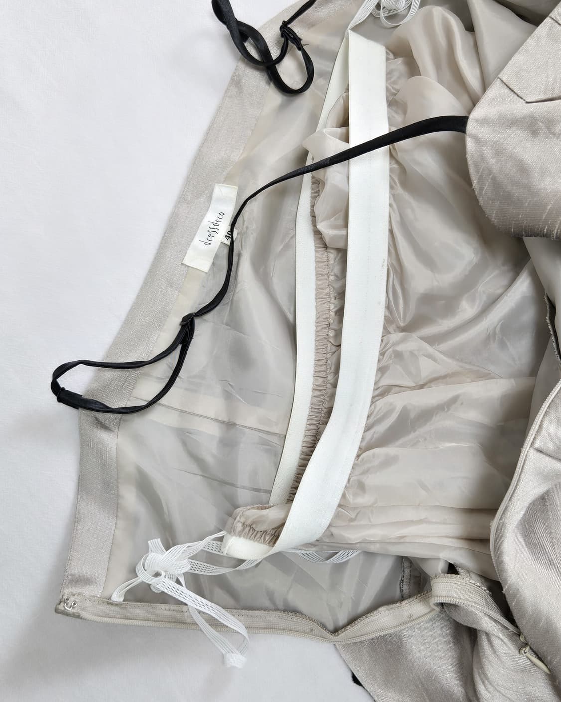 드레스데코 글로시 실버 커브드 티어 드레스 상품이미지5