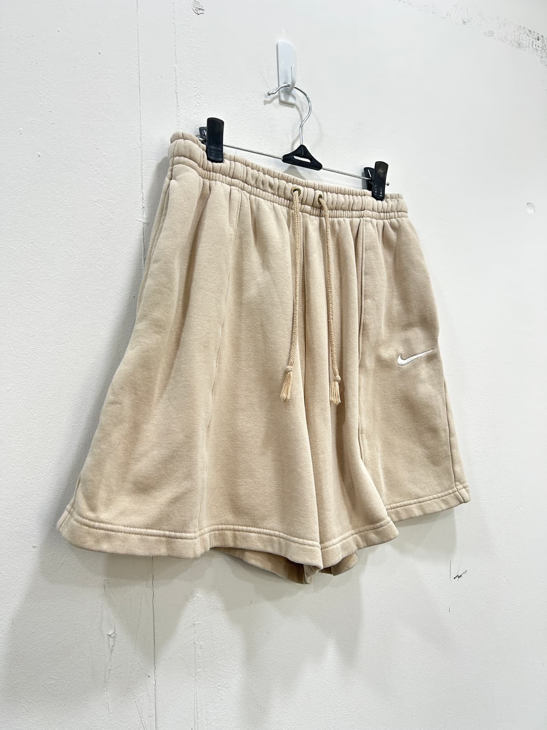 나이키 우먼 스우시 조거 숏팬츠 반바지 베이지 상품이미지3