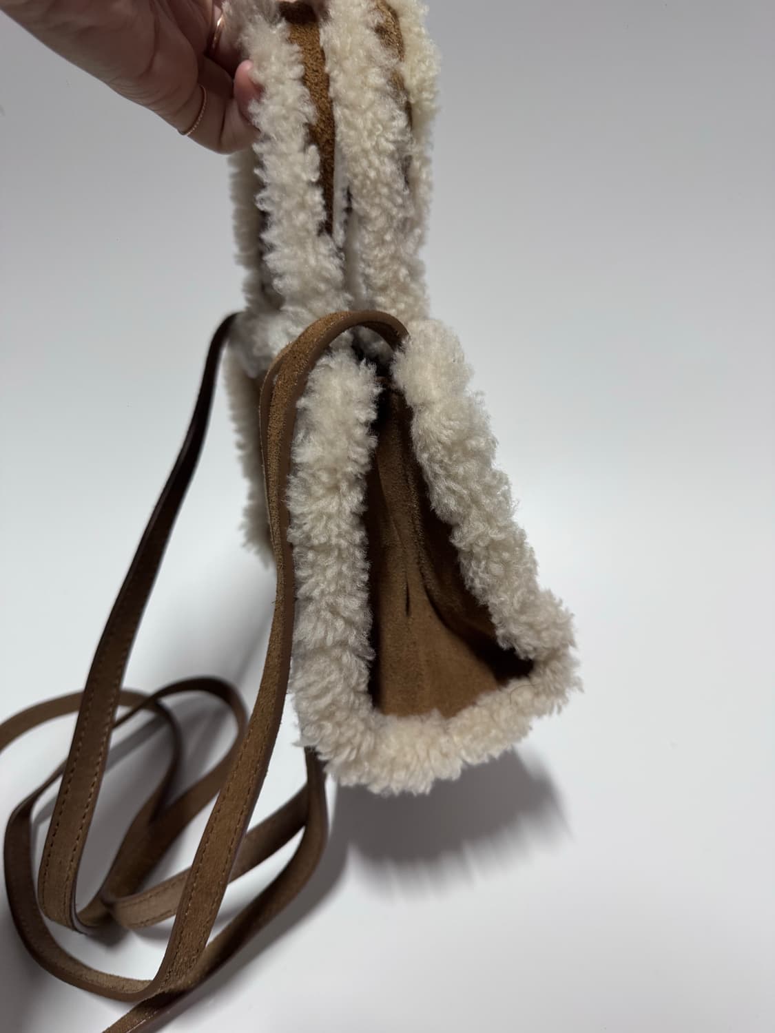 어그 텔파 체스트넛 미니백 상품이미지2