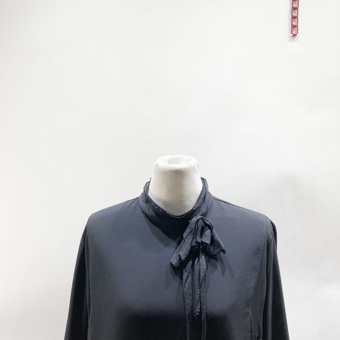 도호 여성브로치 블랙블라우스 55 진스센스 상품이미지2