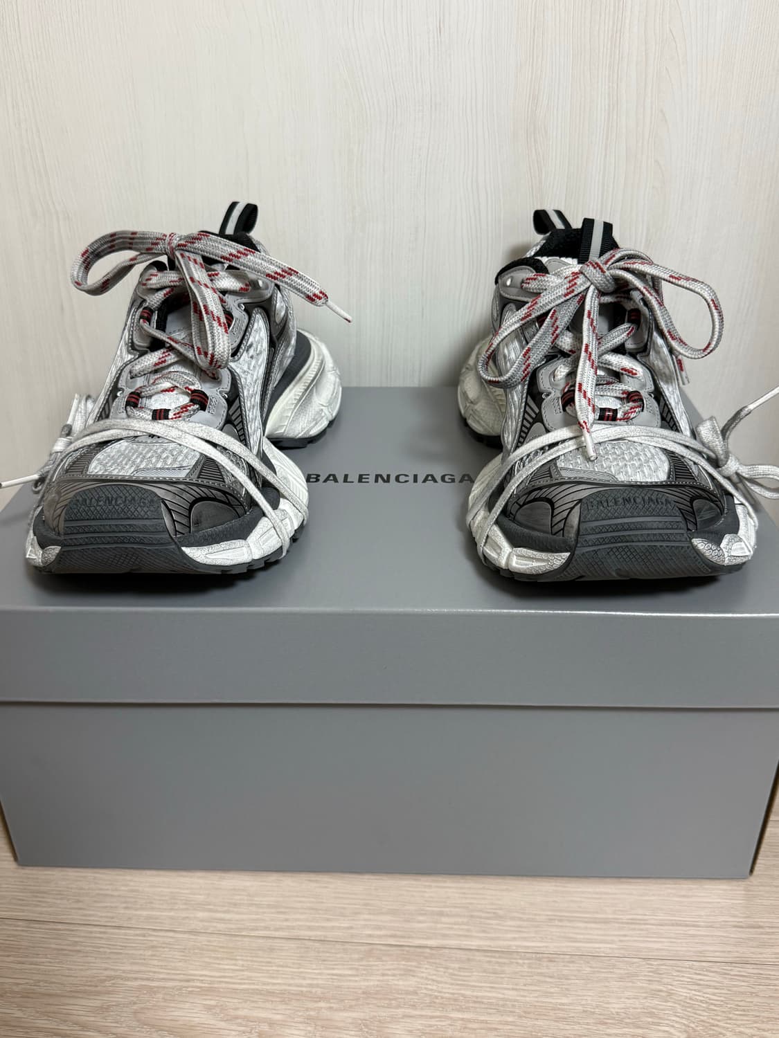 (41) 새상품급 발렌시아가 3xl 그레이 레드 화이트 상품이미지1