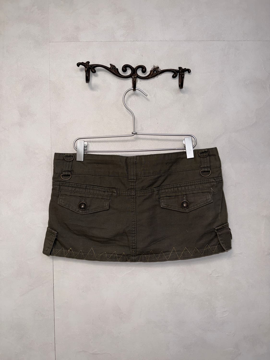 Khaki double buckle low rise mini skirt 상품이미지4