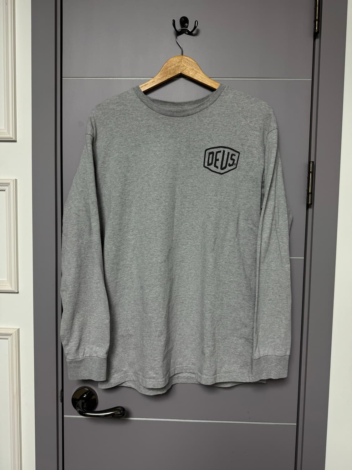 데우스 엑스 마키나 롱슬리브 L 그레이 깔끔 상품이미지1