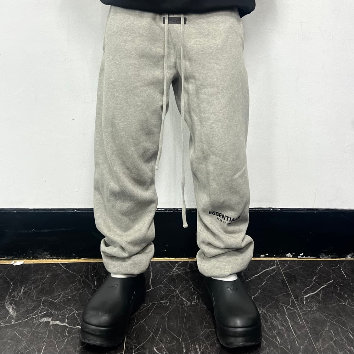 피어오브갓 에센셜 로고 스웻 조거 팬츠 그레이 상품이미지2