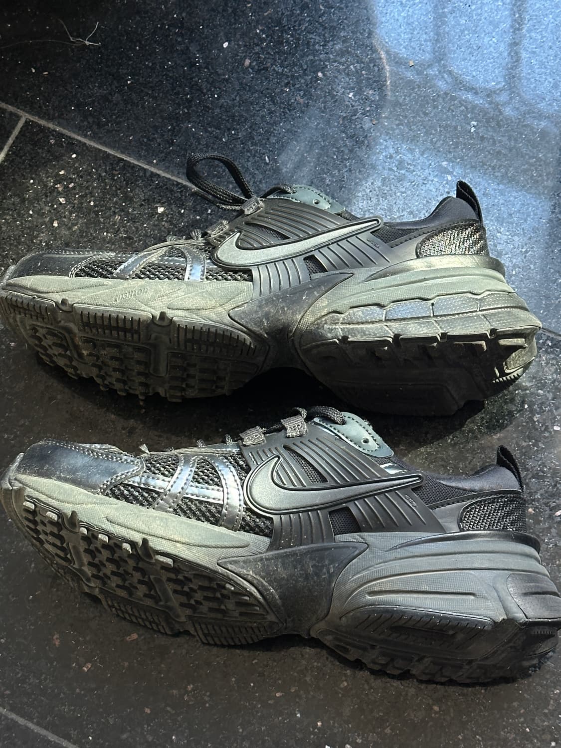 나이키 V2K 런 블랙 앤트러사이트 250 상품이미지5