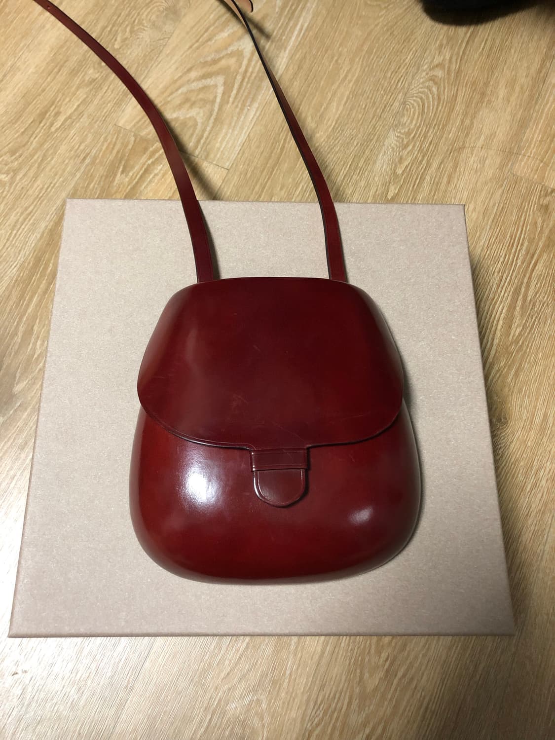 르메르 카트리지백 버건디 상품이미지1