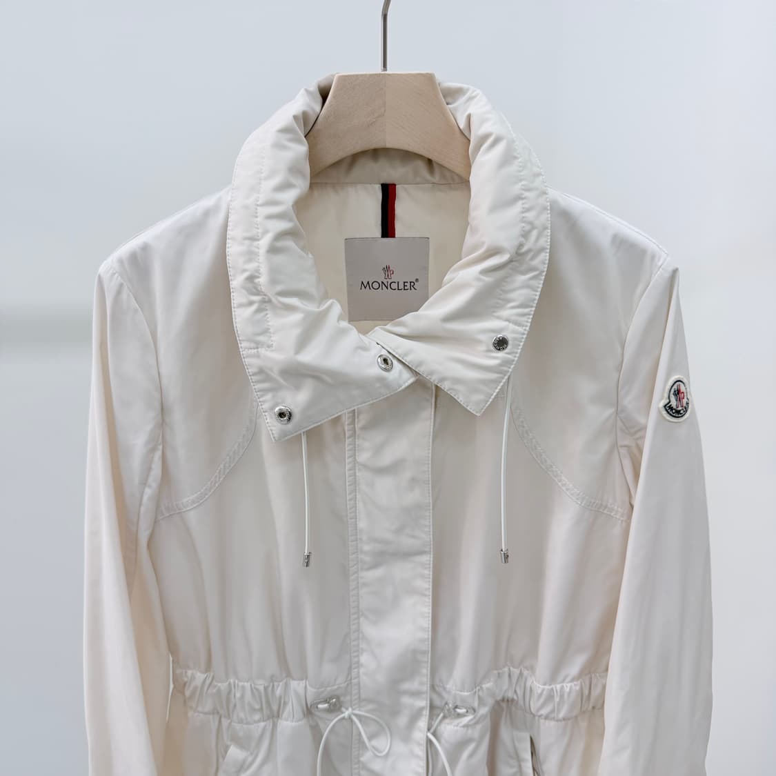 [S+급/2] 몽클레어 오크레 여성 후드 바람막이 자켓 아이보리 상품이미지3