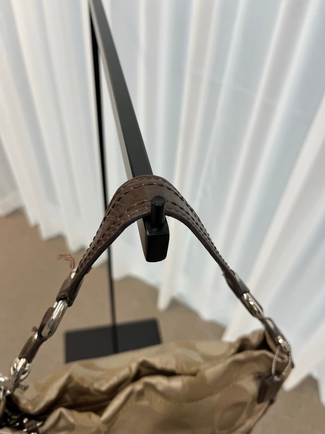 Coach Baggy Square Shoulder Bag 상품이미지5