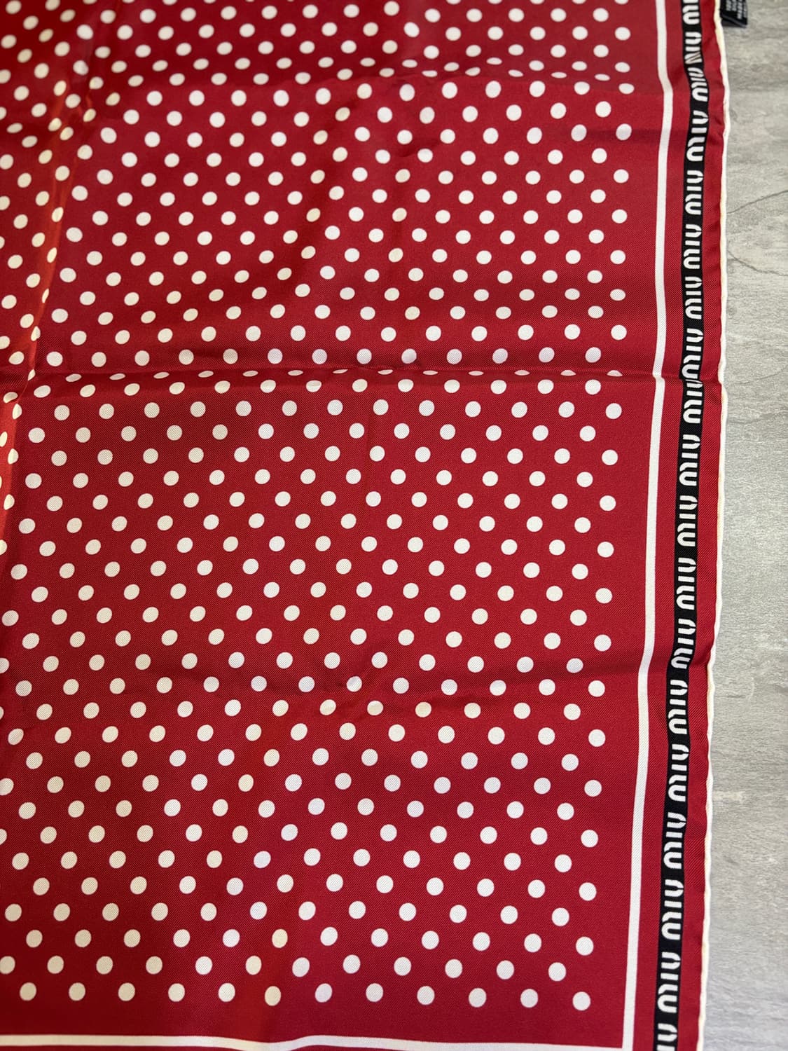 미우미우 도트 실크 스카프(거의새것) 상품이미지9