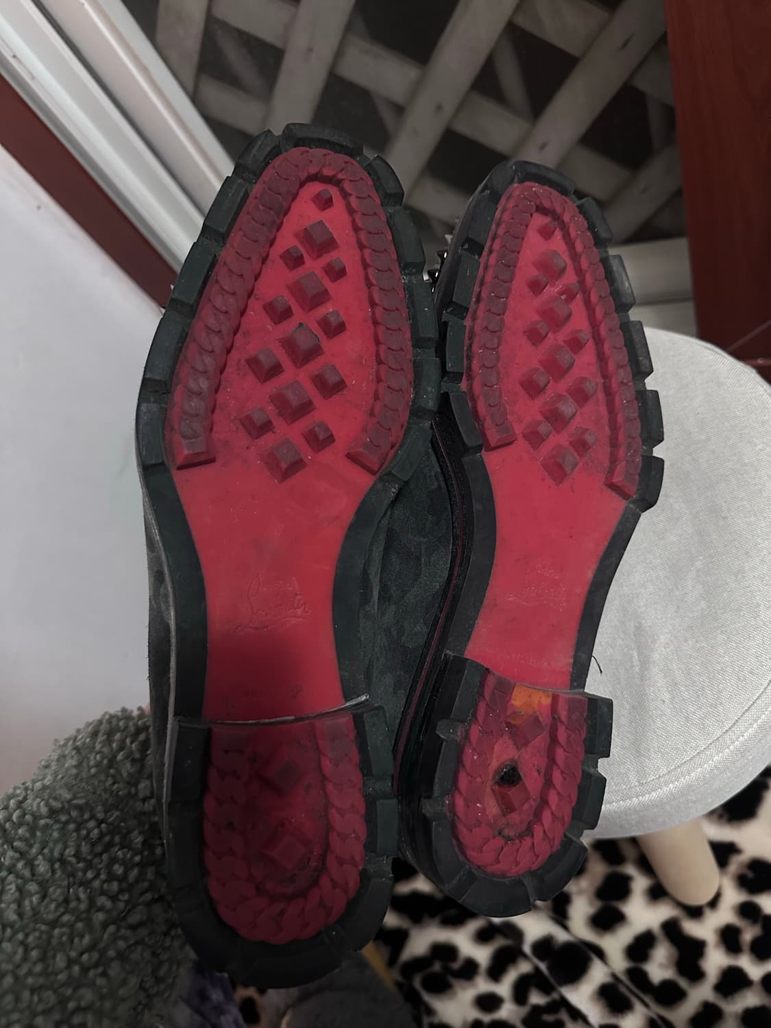 루부탱 40사이즈 스웨이드 로퍼 상품이미지8