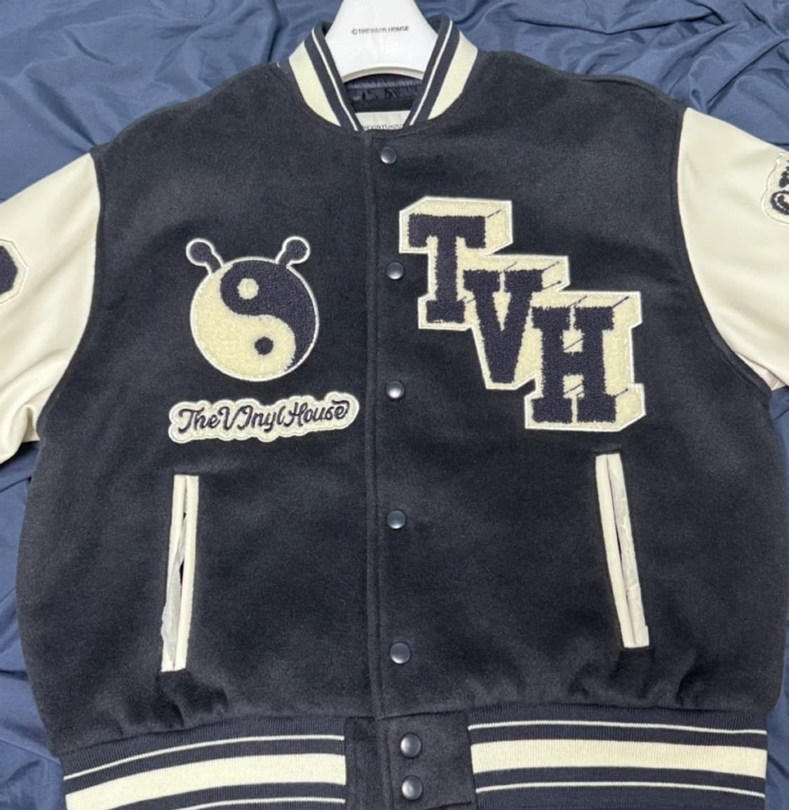 더바이닐하우스 Yinyang 바시티 자켓 네이비 s 상품이미지1