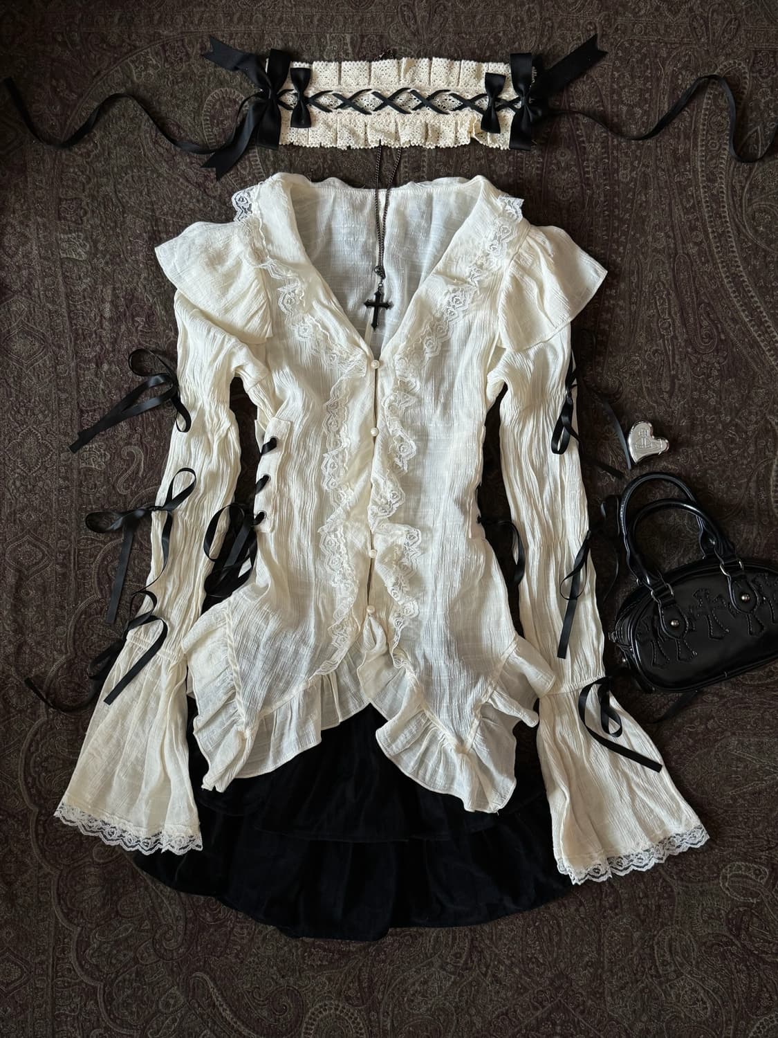 블랙 리본 프릴 블라우스 상품이미지1