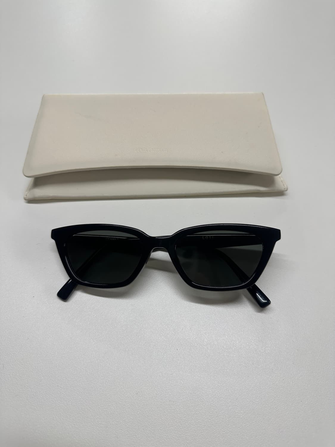 젠틀몬스터 Loti 01 블랙 상품이미지3